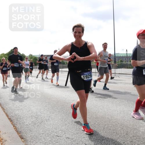 29.06.2025 - hella hamburg halbmarathon Lena Gebhardt http://msf.ph/oto/8418854 29.06.2025 10:42:37 Lombardsbrücke 8816, 54035, 1089, 14769, 1929, 09, 16215, 1150, 1360, 1624, 1656, 1929, 1957, 1964, 1994, 2069, 2134, 2401, 2509, 2538, 2580, 2940, 2941, 3283, 3378, 3605, 3874, 4092, 4105, 4334, 4353, 4385, 4778, 4885, 4891, 4892, 5403, 5417, 5419, 5810, 6120, 6764, 6828, 6917, 7040, 7260, 7357, 7513, 7557, 7666, 8014, 8161, 8459, 8525, 8526, 8529, 8712, 8816, 9370, 9980, 10008, 10454, 10532, 10697, 11142, 11710, 12151, 12441, 13241 meine-sportfotos.de