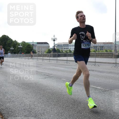 29.06.2025 - hella hamburg halbmarathon Lena Gebhardt http://msf.ph/oto/8418873 29.06.2025 09:41:43 Lombardsbrücke 13751, 1241, 2459, 2892, 4128, 4571, 6559, 7142, 7862, 7963, 9442, 10234, 10780, 11194, 11624, 11965, 12067, 12641, 13440, 13751, 13780, 14019, 14107, 16169, 16361, 16484, 17856, 17886, 18124, 18897 meine-sportfotos.de