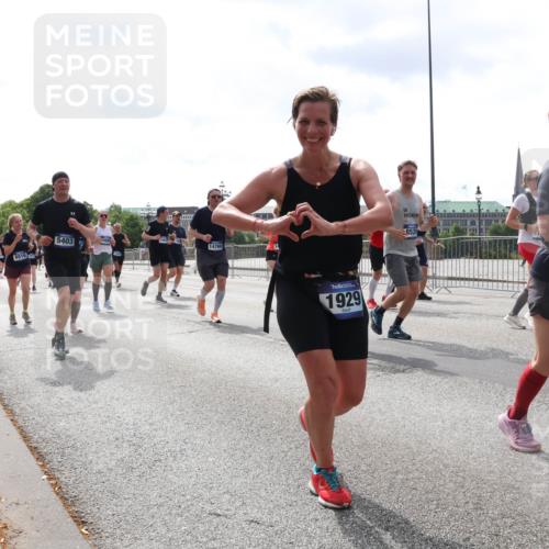 29.06.2025 - hella hamburg halbmarathon Lena Gebhardt http://msf.ph/oto/8418885 29.06.2025 10:42:37 Lombardsbrücke 8816, 5403, 14769, 1929, 8526, 1621, 1150, 1360, 1624, 1656, 1929, 1957, 1964, 1994, 2069, 2134, 2401, 2509, 2538, 2580, 2940, 2941, 3283, 3378, 3605, 3874, 4092, 4105, 4334, 4353, 4385, 4778, 4885, 4891, 4892, 5403, 5417, 5419, 5810, 6120, 6764, 6828, 6917, 7040, 7260, 7357, 7513, 7557, 7666, 8014, 8161, 8459, 8525, 8526, 8529, 8712, 8816, 9370, 9980, 10008, 10454, 10532, 10697, 11142, 11710, 12151, 12441, 13241 meine-sportfotos.de