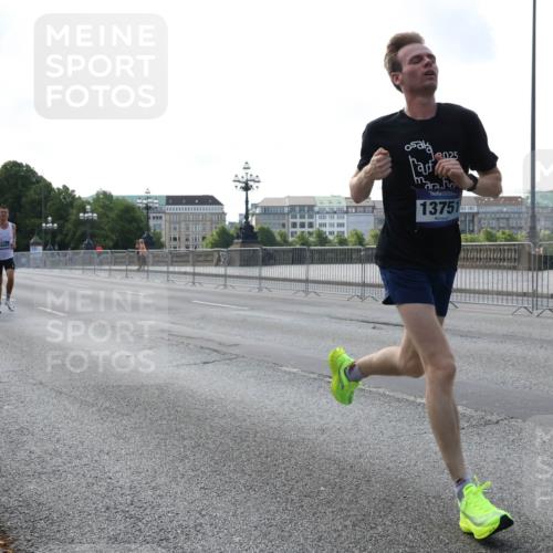 29.06.2025 - hella hamburg halbmarathon Lena Gebhardt http://msf.ph/oto/8418895 29.06.2025 09:41:43 Lombardsbrücke 3025, 13751, 1241, 2459, 2892, 4128, 4571, 6559, 7142, 7862, 7963, 9442, 10234, 10780, 11194, 11624, 11965, 12067, 12641, 13440, 13751, 13780, 14019, 14107, 16169, 16361, 16484, 17856, 17886, 18124, 18897 meine-sportfotos.de