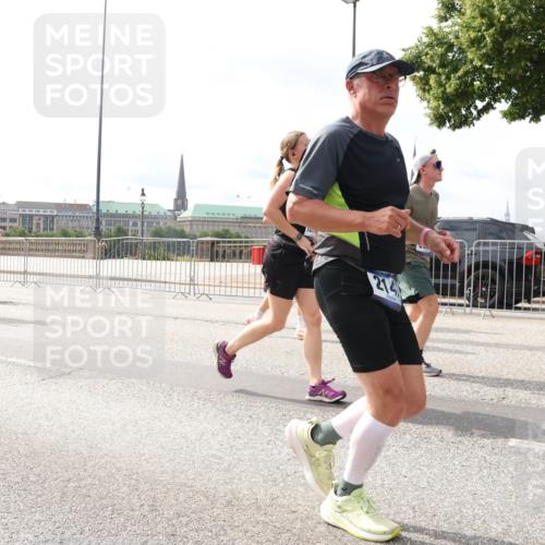 29.06.2025 - hella hamburg halbmarathon Lena Gebhardt http://msf.ph/oto/8418904 29.06.2025 10:18:09 Lombardsbrücke 11450, 214, 1015, 1159, 1160, 1268, 1274, 1325, 1458, 1554, 1622, 1641, 1749, 1982, 2087, 2094, 2147, 2335, 2634, 2931, 3125, 3138, 3292, 3321, 3482, 3977, 4710, 4738, 4804, 5004, 5290, 5611, 5733, 5909, 6270, 7094, 7641, 7649, 7838, 7882, 7883, 8067, 8128, 8144, 8248, 8607, 8799, 9222, 9400, 9539, 9717, 9734, 9798, 9834, 9844, 9964, 10174, 10332, 10509, 10659, 10908, 12498, 13341 meine-sportfotos.de