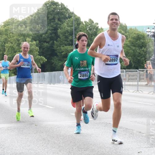 29.06.2025 - hella hamburg halbmarathon Lena Gebhardt http://msf.ph/oto/8418921 29.06.2025 09:41:45 Lombardsbrücke 62, 6559, 6169, 11965, 1241, 2892, 3897, 1241, 2459, 2892, 4128, 4571, 6559, 7142, 7862, 9442, 10234, 10780, 11194, 11624, 11965, 12067, 12641, 13440, 13751, 13780, 14019, 14107, 16169, 16361, 16484, 17752, 17856, 17886, 18124, 18897 meine-sportfotos.de