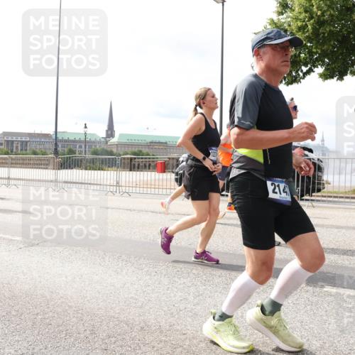 29.06.2025 - hella hamburg halbmarathon Lena Gebhardt http://msf.ph/oto/8418933 29.06.2025 10:18:09 Lombardsbrücke 11450, 1227, 214, 1015, 1159, 1160, 1268, 1274, 1325, 1458, 1554, 1622, 1641, 1749, 1982, 2087, 2094, 2147, 2335, 2634, 2931, 3125, 3138, 3292, 3321, 3482, 3977, 4710, 4738, 4804, 5004, 5290, 5611, 5733, 5909, 6270, 7094, 7641, 7649, 7838, 7882, 7883, 8067, 8128, 8144, 8248, 8607, 8799, 9222, 9400, 9539, 9717, 9734, 9798, 9834, 9844, 9964, 10174, 10332, 10509, 10659, 10908, 12498, 13341 meine-sportfotos.de