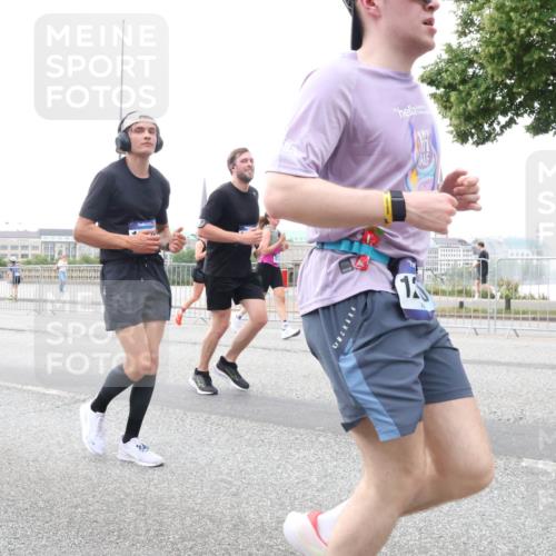 29.06.2025 - hella hamburg halbmarathon Lena Gebhardt http://msf.ph/oto/8418963 29.06.2025 10:52:12 Lombardsbrücke 1, 1418, 1978, 2528, 3038, 3645, 4087, 4273, 4436, 4598, 4606, 4815, 5062, 5262, 5534, 6386, 6403, 6404, 6406, 6456, 6604, 6671, 6947, 6985, 7682, 7690, 7691, 7735, 7812, 8194, 8196, 8250, 8251, 8621, 9103, 9220, 9368, 9460, 9590, 9594, 9673, 9730, 9731, 10080, 10296, 10342, 10533, 10634, 10673, 10693, 10830, 10884, 11084, 11101, 11126, 11127, 11297, 11375, 11736, 11899, 11974, 12065, 12546, 12558 meine-sportfotos.de
