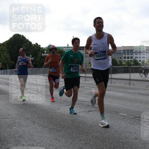 29.06.2025 - hella hamburg halbmarathon Lena Gebhardt http://msf.ph/oto/8418998 29.06.2025 09:41:46 Lombardsbrücke 7862, 6559, 13440, 2892, 18897, 1241, 2459, 2892, 4128, 4571, 6559, 7142, 7862, 9442, 10234, 10780, 11194, 11624, 11965, 12067, 12641, 13440, 13751, 13780, 14019, 14107, 16169, 16361, 16484, 17752, 17856, 18124, 18897 meine-sportfotos.de