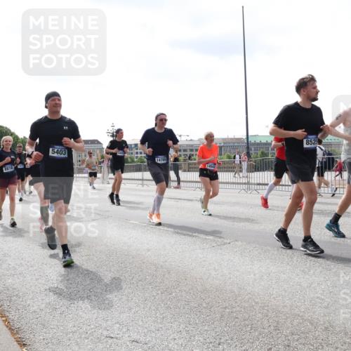 29.06.2025 - hella hamburg halbmarathon Lena Gebhardt http://msf.ph/oto/8419034 29.06.2025 10:42:38 Lombardsbrücke 5403, 8525, 8816, 14769, 852, 1150, 1360, 1624, 1656, 1929, 1957, 1964, 1994, 2069, 2134, 2401, 2509, 2538, 2580, 2940, 2941, 3283, 3378, 3605, 3874, 4092, 4105, 4334, 4353, 4385, 4778, 4885, 4891, 4892, 5403, 5417, 5419, 5810, 6120, 6764, 6828, 6917, 7040, 7260, 7357, 7513, 7557, 7666, 8014, 8161, 8459, 8525, 8526, 8529, 8712, 8816, 9370, 9378, 9980, 10008, 10454, 10532, 10697, 11142, 11710, 12151, 12441, 13241 meine-sportfotos.de
