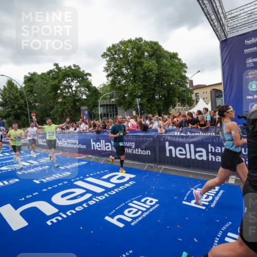 29.06.2025 - hella hamburg halbmarathon Zöllner http://msf.ph/oto/8419040 29.06.2025 10:52:16 Ziel 1482, 2397, 4419, 4837, 5032, 5087, 5093, 5482, 6897, 9074, 9082, 12135, 13726, 14248, 14300, 15275, 16003, 16320, 16591, 17033, 17130, 18475, 18801 meine-sportfotos.de