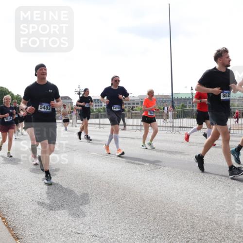 29.06.2025 - hella hamburg halbmarathon Lena Gebhardt http://msf.ph/oto/8419058 29.06.2025 10:42:38 Lombardsbrücke 5403, 8525, 14769, 8816, 852, 1150, 1360, 1624, 1656, 1929, 1957, 1964, 1994, 2069, 2134, 2401, 2509, 2538, 2580, 2940, 2941, 3283, 3378, 3605, 3874, 4092, 4105, 4334, 4353, 4385, 4778, 4885, 4891, 4892, 5403, 5417, 5419, 5810, 6120, 6764, 6828, 6917, 7040, 7260, 7357, 7513, 7557, 7666, 8014, 8161, 8459, 8525, 8526, 8529, 8712, 8816, 9370, 9378, 9980, 10008, 10454, 10532, 10697, 11142, 11710, 12151, 12441, 13241 meine-sportfotos.de