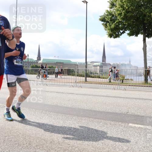 29.06.2025 - hella hamburg halbmarathon Lena Gebhardt http://msf.ph/oto/8419068 29.06.2025 10:05:32 Lombardsbrücke 5073, 4014, 1863, 1936, 1981, 2288, 2298, 2471, 2540, 2624, 3461, 3578, 3929, 4014, 4220, 4782, 5073, 5762, 6059, 6907, 6908, 7826, 8894, 8909, 8999, 9007, 9075, 9165, 9339, 9477, 9559, 9680, 9736, 9737, 9738, 9917, 10343, 10694, 10791, 10998, 11784, 11873, 11958, 12557, 13221, 13327, 13717, 14203, 14465, 14642, 16092, 16478, 16546, 16847, 17707, 17731, 17740, 18189, 18616, 18617, 18973, 19034, 19248 meine-sportfotos.de