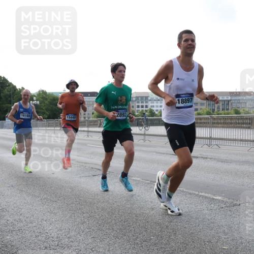 29.06.2025 - hella hamburg halbmarathon Lena Gebhardt http://msf.ph/oto/8419078 29.06.2025 09:41:46 Lombardsbrücke 16169, 13440, 2892, 18897, 1241, 2459, 2892, 4128, 4571, 6559, 7142, 7862, 9442, 10234, 10780, 11194, 11624, 11965, 12067, 12641, 13440, 13751, 13780, 14019, 14107, 16169, 16361, 16484, 17752, 17856, 18124, 18897 meine-sportfotos.de