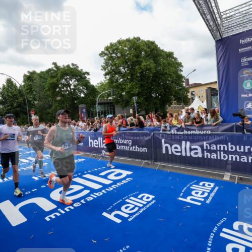 29.06.2025 - hella hamburg halbmarathon Zöllner http://msf.ph/oto/8419080 29.06.2025 10:30:09 Ziel 1758, 2689, 3189, 8190, 9634, 10270, 12308, 15507, 17768 meine-sportfotos.de