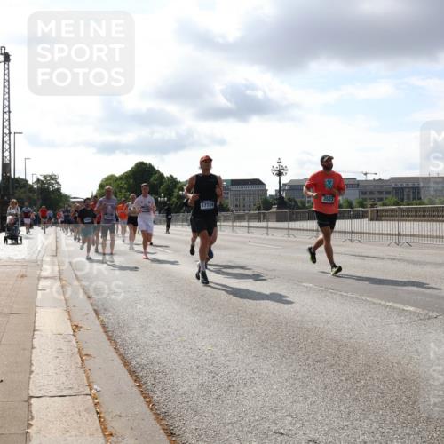 29.06.2025 - hella hamburg halbmarathon Lena Gebhardt http://msf.ph/oto/8419081 29.06.2025 09:51:24 Lombardsbrücke 3523, 17724, 18013, 1136, 1256, 1441, 1520, 1570, 1677, 1903, 1912, 1920, 1941, 1962, 2579, 2880, 2972, 3523, 3700, 3947, 4297, 4634, 4759, 4843, 4854, 4865, 4888, 4889, 4999, 5087, 5275, 5375, 5387, 5410, 6429, 6593, 6639, 6721, 6901, 7105, 7116, 7284, 7363, 7378, 7635, 7693, 7962, 8091, 8122, 8319, 8871, 8966, 9114, 9262, 9313, 9364, 9371, 9380, 9755, 9833, 9885, 10193, 10415, 10469, 10480, 10669, 11049, 11417, 11907, 11959, 12153, 14201 meine-sportfotos.de