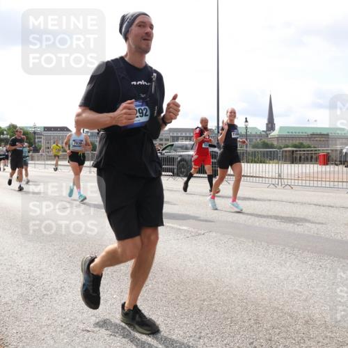 29.06.2025 - hella hamburg halbmarathon Lena Gebhardt http://msf.ph/oto/8419085 29.06.2025 10:18:10 Lombardsbrücke 11352, 7838, 292, 1550, 1159, 1160, 1268, 1274, 1325, 1458, 1554, 1622, 1641, 1749, 1982, 2087, 2094, 2147, 2335, 2634, 2931, 3125, 3138, 3292, 3321, 3482, 3977, 4710, 4738, 4804, 5004, 5290, 5611, 5733, 5909, 6270, 6332, 7094, 7641, 7649, 7838, 7882, 7883, 8067, 8128, 8144, 8248, 8607, 8799, 9222, 9400, 9539, 9717, 9734, 9798, 9834, 9844, 9964, 10174, 10332, 10509, 10659, 10908, 12498, 13341 meine-sportfotos.de
