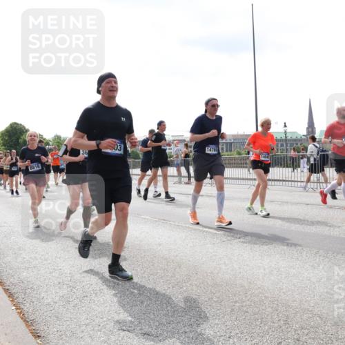 29.06.2025 - hella hamburg halbmarathon Lena Gebhardt http://msf.ph/oto/8419101 29.06.2025 10:42:39 Lombardsbrücke 36, 8816, 03, 14769, 14042, 1150, 1360, 1624, 1656, 1929, 1957, 1964, 1994, 2069, 2134, 2401, 2450, 2509, 2538, 2580, 2940, 2941, 3283, 3378, 3605, 3874, 4092, 4105, 4334, 4353, 4385, 4778, 4885, 4891, 4892, 5403, 5417, 5419, 5810, 6120, 6764, 6828, 6917, 7040, 7260, 7357, 7513, 7557, 7666, 8014, 8161, 8459, 8525, 8526, 8529, 8712, 8816, 9370, 9378, 9980, 10008, 10454, 10532, 10697, 11142, 11710, 12151, 12441, 13241 meine-sportfotos.de
