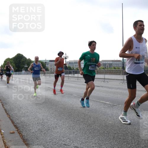 29.06.2025 - hella hamburg halbmarathon Lena Gebhardt http://msf.ph/oto/8419121 29.06.2025 09:41:47 Lombardsbrücke 16169, 13440, 2892, 18897, 1241, 2459, 2892, 4128, 4571, 6559, 7142, 7862, 9442, 10234, 10780, 11194, 11624, 11965, 12067, 12641, 13440, 13751, 13780, 14019, 14107, 16169, 16361, 16484, 17752, 17856, 18124, 18897 meine-sportfotos.de