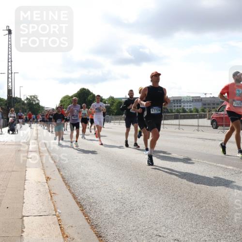 29.06.2025 - hella hamburg halbmarathon Lena Gebhardt http://msf.ph/oto/8419144 29.06.2025 09:51:24 Lombardsbrücke 18013, 17724, 3523, 1136, 1256, 1441, 1520, 1570, 1677, 1903, 1912, 1920, 1941, 1962, 2579, 2880, 2972, 3523, 3700, 3947, 4297, 4634, 4759, 4843, 4854, 4865, 4888, 4889, 4999, 5087, 5275, 5375, 5387, 5410, 6429, 6593, 6639, 6721, 6901, 7105, 7116, 7284, 7363, 7378, 7635, 7693, 7962, 8091, 8122, 8319, 8871, 8966, 9114, 9262, 9313, 9364, 9371, 9380, 9755, 9833, 9885, 10193, 10415, 10469, 10480, 10669, 11049, 11417, 11907, 11959, 12153, 14201 meine-sportfotos.de