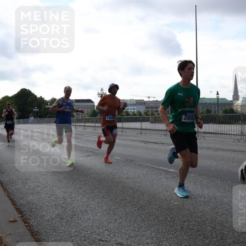 29.06.2025 - hella hamburg halbmarathon Lena Gebhardt http://msf.ph/oto/8419146 29.06.2025 09:41:47 Lombardsbrücke 2892, 1241, 2459, 2892, 4128, 4571, 6559, 7142, 7862, 9442, 10234, 10780, 11194, 11624, 11965, 12067, 12641, 13440, 13751, 13780, 14019, 14107, 16169, 16361, 16484, 17752, 17856, 18124, 18897 meine-sportfotos.de
