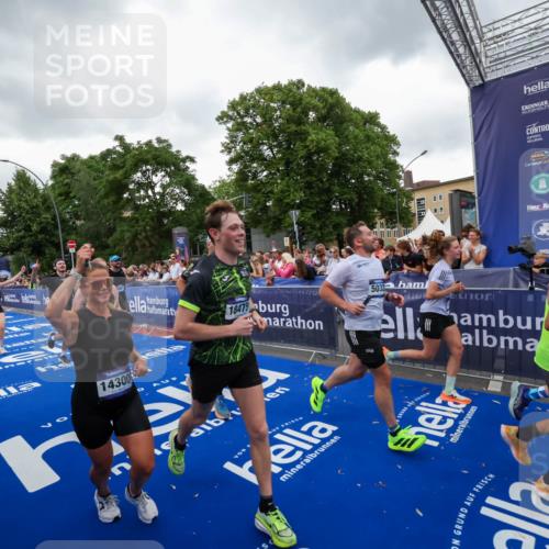 29.06.2025 - hella hamburg halbmarathon Zöllner http://msf.ph/oto/8419147 29.06.2025 10:52:19 Ziel 4419, 4587, 4837, 5032, 5087, 5482, 6164, 6897, 7896, 9074, 9082, 12135, 13707, 14300, 15275, 15446, 16003, 16320, 16591, 17130, 17773, 18475 meine-sportfotos.de