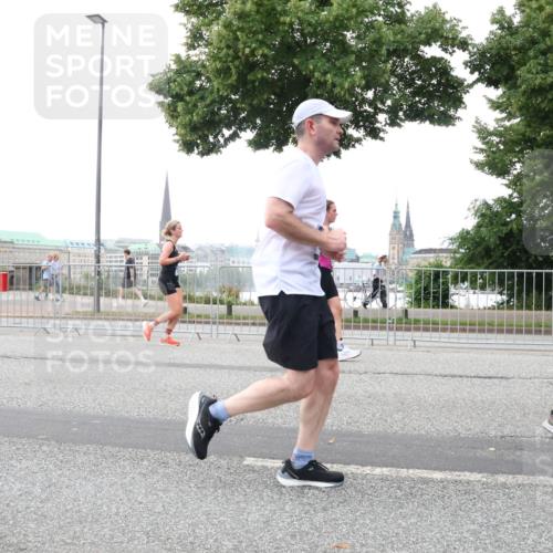 29.06.2025 - hella hamburg halbmarathon Lena Gebhardt http://msf.ph/oto/8419161 29.06.2025 10:52:13 Lombardsbrücke 1418, 1978, 2528, 3038, 3645, 4087, 4273, 4436, 4598, 4606, 4815, 5062, 5262, 5534, 6386, 6403, 6404, 6406, 6456, 6604, 6671, 6985, 7682, 7690, 7691, 7735, 7812, 8194, 8196, 8250, 8251, 8621, 9103, 9220, 9368, 9460, 9590, 9594, 9673, 9730, 9731, 10080, 10296, 10342, 10533, 10634, 10673, 10693, 10830, 10884, 11084, 11101, 11126, 11127, 11297, 11375, 11736, 11899, 11974, 12065, 12546, 12558 meine-sportfotos.de
