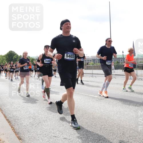29.06.2025 - hella hamburg halbmarathon Lena Gebhardt http://msf.ph/oto/8419166 29.06.2025 10:42:39 Lombardsbrücke 8816, 3605, 5403, 14633, 14769, 1404, 1150, 1360, 1624, 1656, 1929, 1957, 1964, 1994, 2069, 2134, 2401, 2450, 2509, 2538, 2580, 2940, 2941, 3283, 3378, 3605, 3874, 4092, 4105, 4334, 4353, 4385, 4778, 4885, 4891, 4892, 5403, 5417, 5419, 5810, 6120, 6764, 6828, 6917, 7040, 7260, 7357, 7513, 7557, 7666, 8014, 8161, 8459, 8525, 8526, 8529, 8712, 8816, 9370, 9378, 9980, 10008, 10454, 10532, 10697, 11142, 11710, 12151, 12441, 13241 meine-sportfotos.de