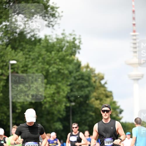 29.06.2025 - hella hamburg halbmarathon Dr. Thomas Lammeyer http://msf.ph/oto/8419175 29.06.2025 10:46:16 Kennedybrücke 1314, 1317, 1536, 1648, 2762, 2763, 3459, 3532, 3533, 4329, 4885, 5086, 5432, 5942, 6066, 6137, 6153, 6450, 6719, 6726, 6793, 6846, 6894, 7968, 8004, 8162, 8163, 8300, 8301, 8443, 8586, 9588, 10027, 10181, 10483, 10872, 11011, 11017, 11024, 11097, 11098, 11207, 11255, 11437, 11438 meine-sportfotos.de