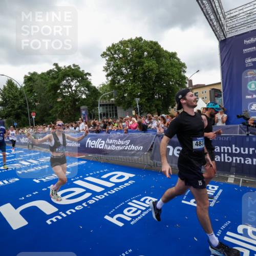 29.06.2025 - hella hamburg halbmarathon Zöllner http://msf.ph/oto/8419193 29.06.2025 10:52:21 Ziel 4140, 4419, 4587, 4837, 5087, 5482, 6164, 7896, 9074, 13707, 15275, 15446, 16591, 17773 meine-sportfotos.de