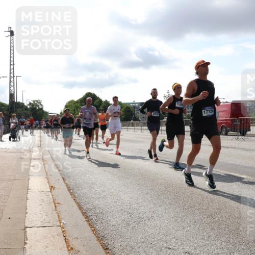 29.06.2025 - hella hamburg halbmarathon Lena Gebhardt http://msf.ph/oto/8419198 29.06.2025 09:51:25 Lombardsbrücke 18013, 2972, 11959, 17724, 3523, 1136, 1256, 1520, 1570, 1677, 1903, 1912, 1920, 1941, 1962, 2579, 2880, 2972, 3523, 3700, 3947, 4297, 4634, 4759, 4843, 4854, 4865, 4888, 4889, 4999, 5087, 5275, 5375, 5387, 5410, 6429, 6490, 6593, 6639, 6721, 6901, 7105, 7116, 7284, 7363, 7378, 7635, 7693, 7962, 8091, 8122, 8319, 8871, 8966, 9114, 9262, 9313, 9364, 9371, 9380, 9755, 9833, 9885, 10193, 10415, 10469, 10480, 10669, 11049, 11417, 11907, 11959, 12153, 14201 meine-sportfotos.de