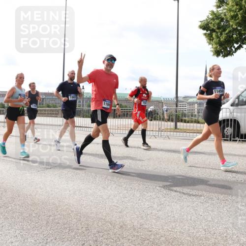 29.06.2025 - hella hamburg halbmarathon Lena Gebhardt http://msf.ph/oto/8419199 29.06.2025 10:18:11 Lombardsbrücke 3228, 1268, 1982, 1554, 1194, 11450, 1159, 1160, 1268, 1325, 1554, 1622, 1641, 1749, 1982, 2087, 2094, 2147, 2335, 2634, 2931, 3125, 3138, 3292, 3321, 3482, 3977, 4123, 4710, 4738, 4804, 5004, 5290, 5611, 5733, 5909, 6270, 6332, 7094, 7160, 7641, 7649, 7838, 7882, 7883, 8067, 8128, 8248, 8607, 8799, 9222, 9400, 9539, 9717, 9734, 9798, 9834, 9844, 9964, 10174, 10332, 10509, 10659, 10687, 10908, 12498, 13341 meine-sportfotos.de