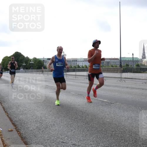 29.06.2025 - hella hamburg halbmarathon Lena Gebhardt http://msf.ph/oto/8419210 29.06.2025 09:41:48 Lombardsbrücke 6559, 16169, 13440, 1241, 2459, 2892, 4128, 4571, 6559, 7142, 7862, 9442, 10234, 10780, 11194, 11624, 11965, 12067, 12641, 13440, 13751, 13780, 14019, 14107, 14506, 16169, 16361, 16484, 17752, 17856, 18124, 18897 meine-sportfotos.de