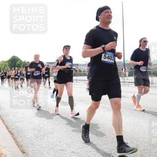 29.06.2025 - hella hamburg halbmarathon Lena Gebhardt http://msf.ph/oto/8419219 29.06.2025 10:42:39 Lombardsbrücke 17671, 8816, 2560, 05, 5403, 14769, 1150, 1360, 1624, 1656, 1929, 1957, 1964, 1994, 2069, 2134, 2401, 2450, 2509, 2538, 2580, 2940, 2941, 3283, 3378, 3605, 3874, 4092, 4105, 4334, 4353, 4385, 4778, 4885, 4891, 4892, 5403, 5417, 5419, 5810, 6120, 6764, 6828, 6917, 7040, 7260, 7357, 7513, 7557, 7666, 8014, 8161, 8459, 8525, 8526, 8529, 8712, 8816, 9370, 9378, 9980, 10008, 10454, 10532, 10697, 11142, 11710, 12151, 12441, 13241 meine-sportfotos.de