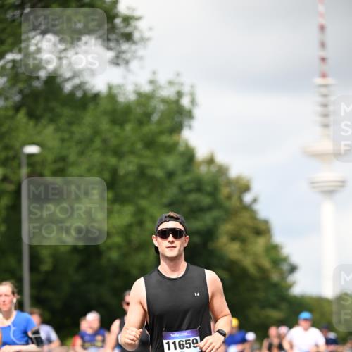 29.06.2025 - hella hamburg halbmarathon Dr. Thomas Lammeyer http://msf.ph/oto/8419233 29.06.2025 10:46:18 Kennedybrücke 1317, 1536, 1648, 2762, 2763, 3459, 3532, 3533, 4329, 4885, 5432, 5942, 6066, 6137, 6153, 6450, 6719, 6726, 6793, 6846, 6894, 7968, 8004, 8162, 8163, 8300, 8301, 8443, 8586, 9588, 10181, 10483, 10872, 11011, 11017, 11024, 11097, 11098, 11207, 11255, 11437, 11438 meine-sportfotos.de