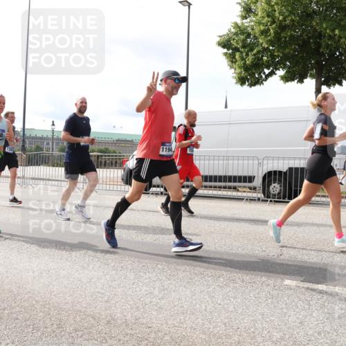 29.06.2025 - hella hamburg halbmarathon Lena Gebhardt http://msf.ph/oto/8419238 29.06.2025 10:18:12 Lombardsbrücke 7838, 126, 1194, 1159, 1160, 1268, 1325, 1554, 1622, 1641, 1982, 2087, 2094, 2147, 2335, 2634, 2931, 3125, 3138, 3321, 3482, 3977, 4123, 4710, 4738, 4804, 5004, 5290, 5611, 5733, 5909, 6270, 6332, 7094, 7160, 7641, 7649, 7838, 7882, 7883, 8067, 8128, 8248, 8607, 8799, 9222, 9400, 9539, 9586, 9717, 9734, 9798, 9834, 9844, 9964, 10174, 10332, 10509, 10659, 10687, 10908, 12498, 13341 meine-sportfotos.de