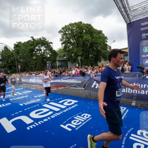 29.06.2025 - hella hamburg halbmarathon Zöllner http://msf.ph/oto/8419255 29.06.2025 10:52:23 Ziel 4140, 4419, 4587, 6164, 7896, 9074, 13211, 13707, 15144, 15446, 17773, 17997 meine-sportfotos.de