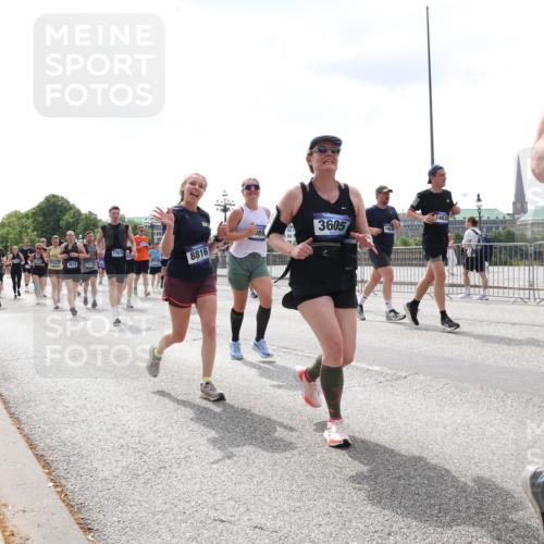 29.06.2025 - hella hamburg halbmarathon Lena Gebhardt http://msf.ph/oto/8419281 29.06.2025 10:42:40 Lombardsbrücke 1767, 089, 8816, 3605, 14635, 1150, 1360, 1624, 1656, 1929, 1957, 1964, 1994, 2069, 2134, 2401, 2450, 2509, 2538, 2580, 2940, 2941, 3283, 3378, 3605, 3874, 4092, 4105, 4334, 4353, 4385, 4778, 4891, 4892, 5403, 5417, 5419, 5810, 6120, 6764, 6828, 6917, 7040, 7260, 7357, 7513, 7557, 7666, 8014, 8161, 8459, 8525, 8526, 8529, 8712, 8816, 9370, 9378, 9980, 10008, 10454, 10532, 10697, 11142, 11710, 12151, 12441, 13241 meine-sportfotos.de