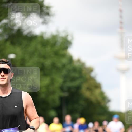 29.06.2025 - hella hamburg halbmarathon Dr. Thomas Lammeyer http://msf.ph/oto/8419285 29.06.2025 10:46:19 Kennedybrücke 1317, 1536, 1648, 2762, 2763, 3459, 3532, 3533, 4329, 4885, 5432, 5942, 6066, 6137, 6153, 6320, 6450, 6719, 6726, 6793, 6846, 6894, 7968, 8004, 8162, 8163, 8300, 8301, 8443, 8586, 8712, 9588, 10181, 10483, 10872, 11011, 11017, 11024, 11097, 11098, 11207, 11255, 11437, 11438 meine-sportfotos.de