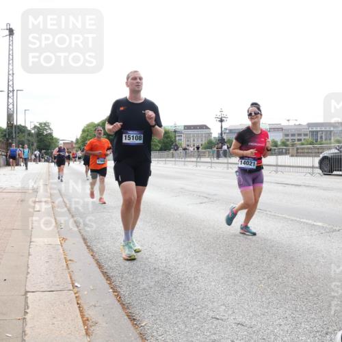 29.06.2025 - hella hamburg halbmarathon Lena Gebhardt http://msf.ph/oto/8419300 29.06.2025 10:27:23 Lombardsbrücke 17445, 15108, 14021, 1530, 1793, 2306, 2775, 4358, 4372, 5285, 5494, 5495, 5707, 5825, 6214, 6259, 6637, 7234, 7314, 7764, 7944, 8056, 8085, 8281, 9349, 10077, 10158, 10412, 10413, 10465, 11110, 11256, 11766, 12500, 13462, 14020, 14021, 14206, 15108, 15641, 17049, 17427, 17445, 17791, 18012, 18097, 18766, 18976 meine-sportfotos.de