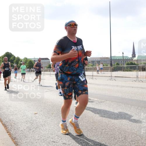 29.06.2025 - hella hamburg halbmarathon Lena Gebhardt http://msf.ph/oto/8419304 29.06.2025 10:05:34 Lombardsbrücke 14642, 1229, 1863, 1936, 1981, 2288, 2298, 2471, 2540, 2624, 3461, 3578, 3929, 4014, 4220, 4782, 5073, 5762, 6059, 6907, 6908, 7826, 8894, 8909, 8999, 9007, 9075, 9165, 9339, 9477, 9559, 9680, 9736, 9737, 9738, 9917, 10343, 10694, 10791, 10998, 11784, 11873, 11958, 12557, 13221, 13717, 14203, 14465, 14642, 16092, 16478, 16546, 16847, 17707, 17731, 17740, 18616, 18617, 18973, 19034, 19248 meine-sportfotos.de