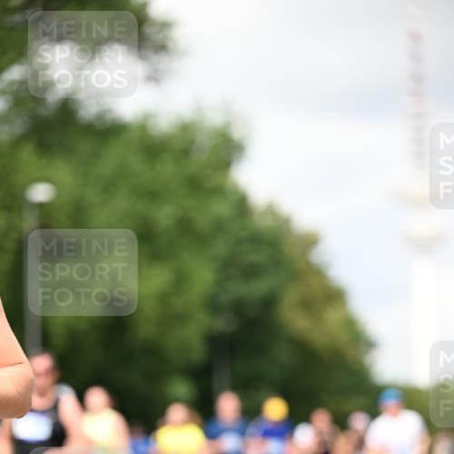 29.06.2025 - hella hamburg halbmarathon Dr. Thomas Lammeyer http://msf.ph/oto/8419306 29.06.2025 10:46:20 Kennedybrücke 1317, 1648, 1712, 2762, 2763, 3459, 3532, 3533, 4329, 4541, 4885, 5432, 5942, 6066, 6137, 6153, 6320, 6450, 6719, 6726, 6793, 6894, 7968, 8004, 8162, 8163, 8300, 8301, 8443, 8586, 8712, 9588, 10181, 10483, 10872, 11011, 11017, 11024, 11097, 11098, 11207, 11255, 11437, 11438 meine-sportfotos.de