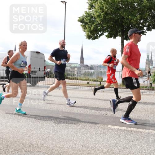 29.06.2025 - hella hamburg halbmarathon Lena Gebhardt http://msf.ph/oto/8419311 29.06.2025 10:18:12 Lombardsbrücke 7838, 1982, 1159, 1160, 1268, 1325, 1554, 1622, 1641, 1982, 2087, 2094, 2147, 2335, 2634, 2931, 3125, 3138, 3321, 3482, 3977, 4123, 4710, 4738, 4804, 5004, 5290, 5611, 5733, 5909, 6270, 6332, 7094, 7160, 7641, 7649, 7838, 7882, 7883, 8067, 8128, 8248, 8607, 8799, 9222, 9400, 9539, 9586, 9717, 9734, 9798, 9834, 9844, 9964, 10174, 10332, 10509, 10659, 10687, 10908, 12498, 13341 meine-sportfotos.de