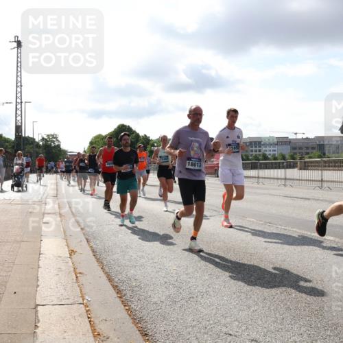 29.06.2025 - hella hamburg halbmarathon Lena Gebhardt http://msf.ph/oto/8419341 29.06.2025 09:51:26 Lombardsbrücke 5375, 15383, 18013, 15857, 1136, 1256, 1520, 1570, 1677, 1903, 1912, 1920, 1941, 1962, 2579, 2880, 2972, 3523, 3700, 3947, 4297, 4634, 4759, 4843, 4854, 4865, 4888, 4889, 4991, 4999, 5087, 5275, 5375, 5387, 5410, 6429, 6490, 6593, 6639, 6721, 6901, 7105, 7116, 7284, 7363, 7378, 7635, 7693, 7962, 8122, 8319, 8871, 8966, 9114, 9262, 9313, 9364, 9371, 9380, 9755, 9833, 9885, 10193, 10415, 10469, 10480, 10669, 11049, 11417, 11907, 11959, 12153, 14201 meine-sportfotos.de