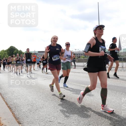 29.06.2025 - hella hamburg halbmarathon Lena Gebhardt http://msf.ph/oto/8419345 29.06.2025 10:42:40 Lombardsbrücke 3874, 14170, 17676, 2580, 8816, 10899, 36, 146, 1150, 1360, 1624, 1656, 1929, 1957, 1964, 1994, 2069, 2134, 2401, 2450, 2509, 2538, 2580, 2940, 2941, 3283, 3378, 3605, 3874, 4092, 4105, 4334, 4353, 4385, 4778, 4891, 4892, 5403, 5417, 5419, 5810, 6120, 6764, 6828, 6917, 7040, 7260, 7357, 7513, 7557, 7666, 8014, 8161, 8459, 8525, 8526, 8529, 8712, 8816, 9370, 9378, 9980, 10008, 10454, 10532, 10697, 11142, 11710, 12151, 12441, 13241 meine-sportfotos.de