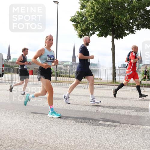 29.06.2025 - hella hamburg halbmarathon Lena Gebhardt http://msf.ph/oto/8419359 29.06.2025 10:18:12 Lombardsbrücke 7838, 1159, 1160, 1268, 1325, 1554, 1622, 1641, 1982, 2087, 2094, 2147, 2335, 2634, 2931, 3125, 3138, 3321, 3482, 3977, 4123, 4710, 4738, 4804, 5004, 5290, 5611, 5733, 5909, 6270, 6332, 7094, 7160, 7641, 7649, 7838, 7882, 7883, 8067, 8128, 8248, 8607, 8799, 9222, 9400, 9539, 9586, 9717, 9734, 9798, 9834, 9844, 9964, 10174, 10332, 10509, 10659, 10687, 10908, 12498, 13341 meine-sportfotos.de