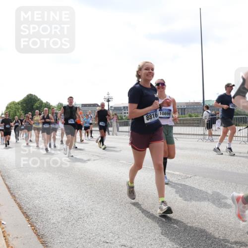29.06.2025 - hella hamburg halbmarathon Lena Gebhardt http://msf.ph/oto/8419374 29.06.2025 10:42:40 Lombardsbrücke 3874, 1417, 17670, 2580, 8816, 10899, 3615, 1150, 1360, 1624, 1656, 1929, 1957, 1964, 1994, 2069, 2134, 2401, 2450, 2509, 2538, 2580, 2940, 2941, 3283, 3378, 3605, 3874, 4092, 4105, 4334, 4353, 4385, 4778, 4891, 4892, 5403, 5417, 5419, 5810, 6120, 6764, 6828, 6917, 7040, 7260, 7357, 7513, 7557, 7666, 8014, 8161, 8459, 8525, 8526, 8529, 8712, 8816, 9370, 9378, 9980, 10008, 10454, 10532, 10697, 11142, 11710, 12151, 12441, 13241 meine-sportfotos.de
