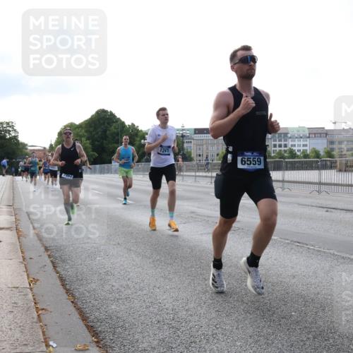 29.06.2025 - hella hamburg halbmarathon Lena Gebhardt http://msf.ph/oto/8419375 29.06.2025 09:41:49 Lombardsbrücke 7862, 1241, 6559, 1241, 2459, 2892, 4128, 4571, 6559, 7142, 7862, 9442, 10234, 10485, 10780, 11194, 11624, 11965, 12067, 12641, 13440, 13751, 13780, 14019, 14107, 14506, 16169, 16361, 16484, 17752, 17856, 18124, 18897 meine-sportfotos.de