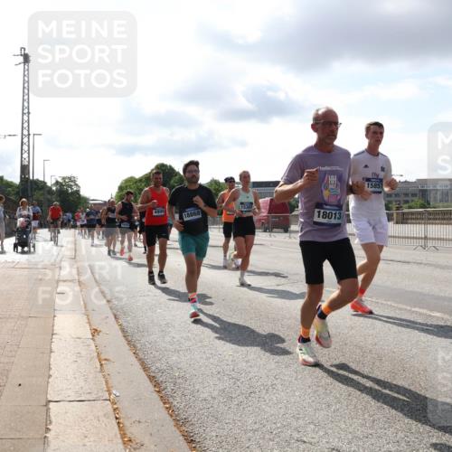 29.06.2025 - hella hamburg halbmarathon Lena Gebhardt http://msf.ph/oto/8419385 29.06.2025 09:51:26 Lombardsbrücke 4999, 18868, 15383, 15857, 18013, 1136, 1256, 1520, 1570, 1677, 1903, 1912, 1920, 1941, 1962, 2579, 2880, 2972, 3523, 3700, 3947, 4297, 4634, 4759, 4843, 4854, 4865, 4888, 4889, 4991, 4999, 5087, 5275, 5375, 5387, 5410, 6429, 6490, 6593, 6639, 6721, 6901, 7105, 7116, 7284, 7363, 7378, 7635, 7693, 7962, 8122, 8319, 8871, 8966, 9114, 9262, 9313, 9364, 9371, 9380, 9755, 9833, 9885, 10193, 10415, 10469, 10480, 10669, 11049, 11417, 11907, 11959, 12153, 14201 meine-sportfotos.de