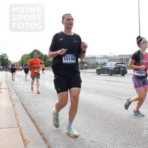 29.06.2025 - hella hamburg halbmarathon Lena Gebhardt http://msf.ph/oto/8419393 29.06.2025 10:27:23 Lombardsbrücke 17445, 15108, 14021, 1530, 1793, 2306, 2775, 4358, 4372, 5285, 5494, 5495, 5707, 5825, 6214, 6259, 6637, 7234, 7314, 7764, 7944, 8056, 8085, 8281, 9349, 10077, 10158, 10412, 10413, 10465, 11110, 11256, 11766, 12500, 13462, 14020, 14021, 14206, 15108, 15641, 17049, 17427, 17445, 17791, 18012, 18097, 18766, 18976 meine-sportfotos.de