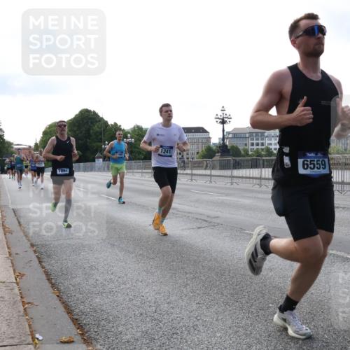 29.06.2025 - hella hamburg halbmarathon Lena Gebhardt http://msf.ph/oto/8419398 29.06.2025 09:41:50 Lombardsbrücke 7862, 1241, 6559, 1241, 2459, 2604, 2892, 4128, 4571, 6559, 7142, 7862, 9442, 10234, 10485, 10780, 11194, 11965, 12067, 12641, 13440, 13751, 13780, 14019, 14107, 14506, 16169, 16361, 16484, 17003, 17752, 17856, 18124, 18897 meine-sportfotos.de