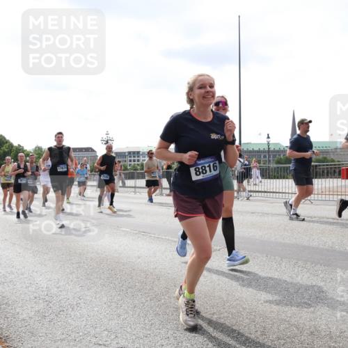 29.06.2025 - hella hamburg halbmarathon Lena Gebhardt http://msf.ph/oto/8419405 29.06.2025 10:42:41 Lombardsbrücke 1455, 1767, 3874, 4170, 2580, 8816, 1150, 1360, 1624, 1656, 1929, 1957, 1964, 1994, 2069, 2134, 2401, 2450, 2509, 2538, 2580, 2940, 2941, 3283, 3378, 3605, 3764, 3874, 4092, 4105, 4334, 4353, 4385, 4778, 4891, 4892, 5403, 5417, 5419, 5810, 6120, 6764, 6828, 6917, 7040, 7260, 7513, 7557, 7666, 8161, 8459, 8525, 8526, 8529, 8712, 8816, 9370, 9378, 9980, 10008, 10454, 10532, 10697, 11142, 11710, 12151, 12441, 13049, 13241 meine-sportfotos.de