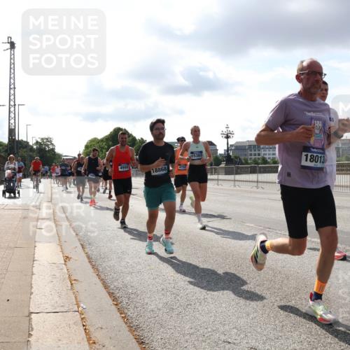 29.06.2025 - hella hamburg halbmarathon Lena Gebhardt http://msf.ph/oto/8419409 29.06.2025 09:51:27 Lombardsbrücke 4999, 18868, 4759, 15383, 18013, 1136, 1256, 1520, 1570, 1677, 1903, 1912, 1920, 1941, 1962, 2579, 2880, 2972, 3523, 3700, 4297, 4634, 4759, 4843, 4854, 4865, 4888, 4889, 4991, 4999, 5087, 5275, 5375, 5387, 5410, 6490, 6593, 6721, 6901, 7105, 7116, 7284, 7363, 7378, 7635, 7693, 7962, 8122, 8319, 8871, 8966, 9114, 9262, 9313, 9364, 9371, 9380, 9755, 9833, 9885, 10193, 10375, 10415, 10469, 10480, 10669, 11049, 11417, 11907, 11959, 12153, 12711, 14201 meine-sportfotos.de