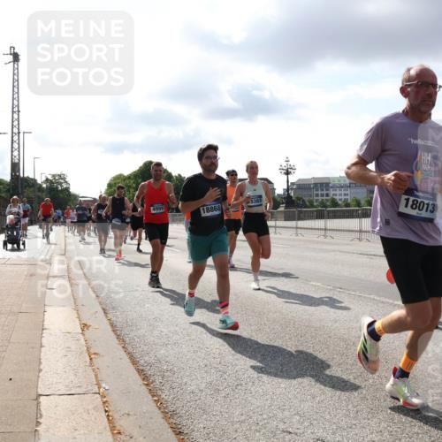29.06.2025 - hella hamburg halbmarathon Lena Gebhardt http://msf.ph/oto/8419423 29.06.2025 09:51:27 Lombardsbrücke 4999, 5383, 18868, 18013, 1136, 1256, 1520, 1570, 1677, 1903, 1912, 1920, 1941, 1962, 2579, 2880, 2972, 3523, 3700, 4297, 4634, 4759, 4843, 4854, 4865, 4888, 4889, 4991, 4999, 5087, 5275, 5375, 5387, 5410, 6490, 6593, 6721, 6901, 7105, 7116, 7284, 7363, 7378, 7635, 7693, 7962, 8122, 8319, 8871, 8966, 9114, 9262, 9313, 9364, 9371, 9380, 9755, 9833, 9885, 10193, 10375, 10415, 10469, 10480, 10669, 11049, 11417, 11907, 11959, 12153, 12711, 14201 meine-sportfotos.de